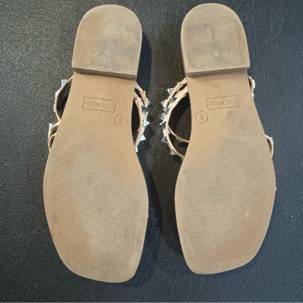 Steve Madden Skyler Flat Slide Sandals in tan w/ silver studded detail, size 8 - Picture 7 of 7